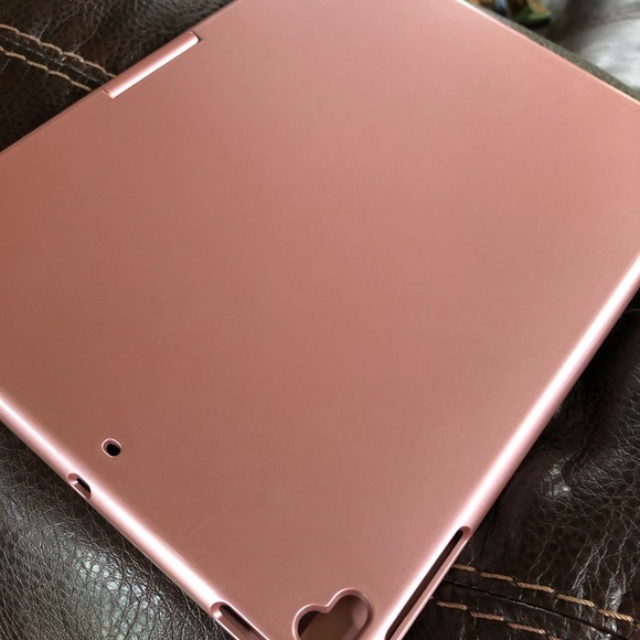 Lenrich IPAD case with Bluetooth Keyboard - Picture 4 of 6